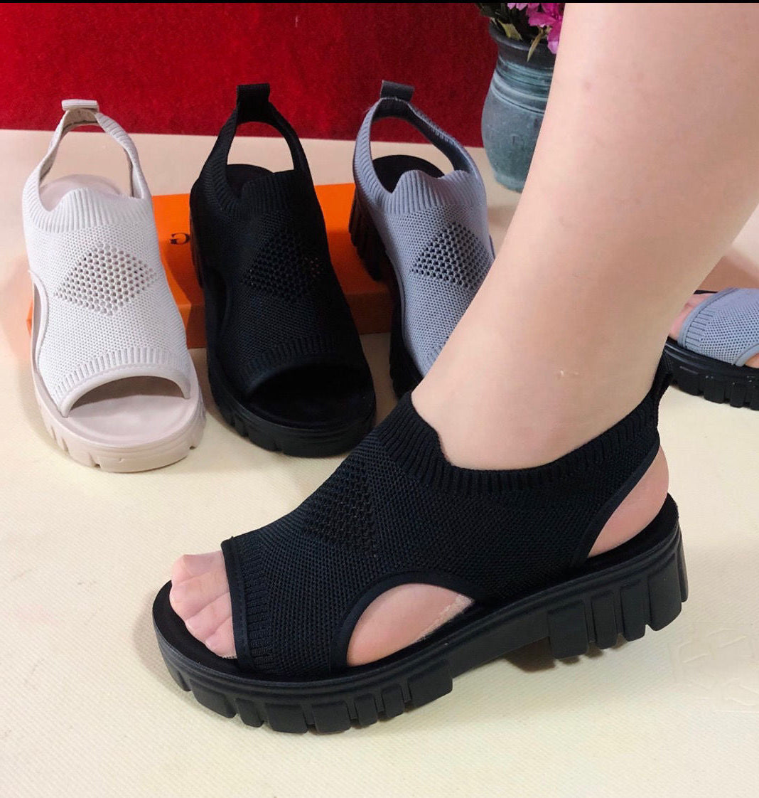 Sandalias tejidas con malla transpirable de verano