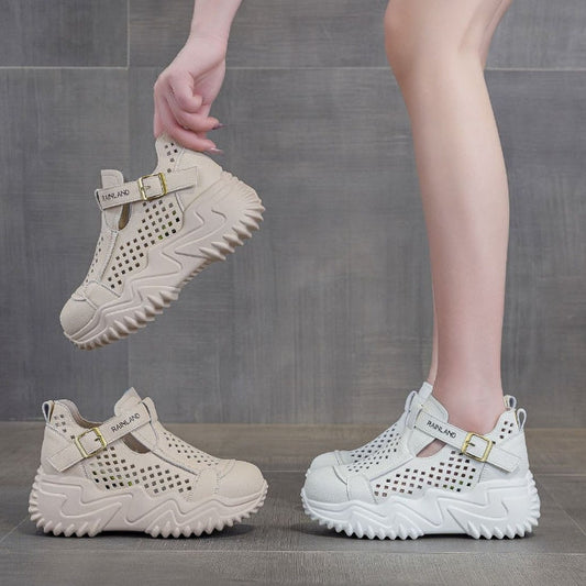 Sandalias de plataforma con agujeros huecos