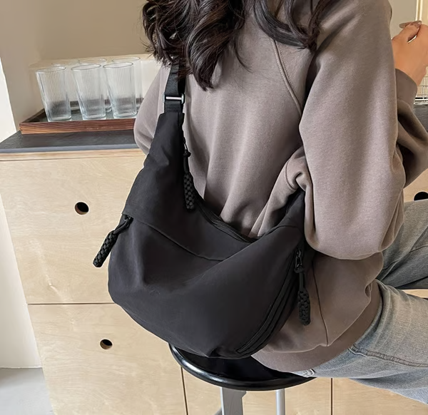 Venta directa de diseñador👜Bolso bandolera hobo de nailon liso para mujer