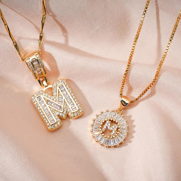 Paquete de 2 collares con colgante de letra inicial