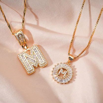 Paquete de 2 collares con colgante de letra inicial