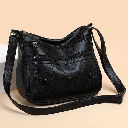 Bolso de piel suave con botones