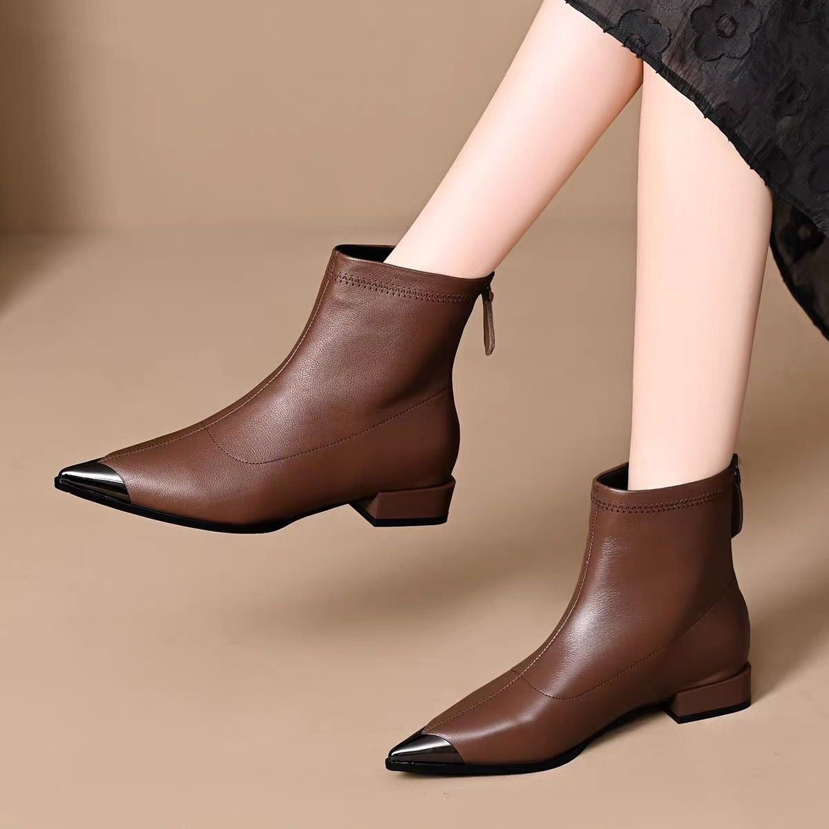 Botas de piel puntiagudas para mujer