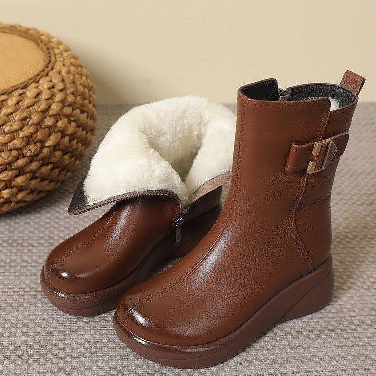 Botas cortas de suela gruesa con hebilla para señora
