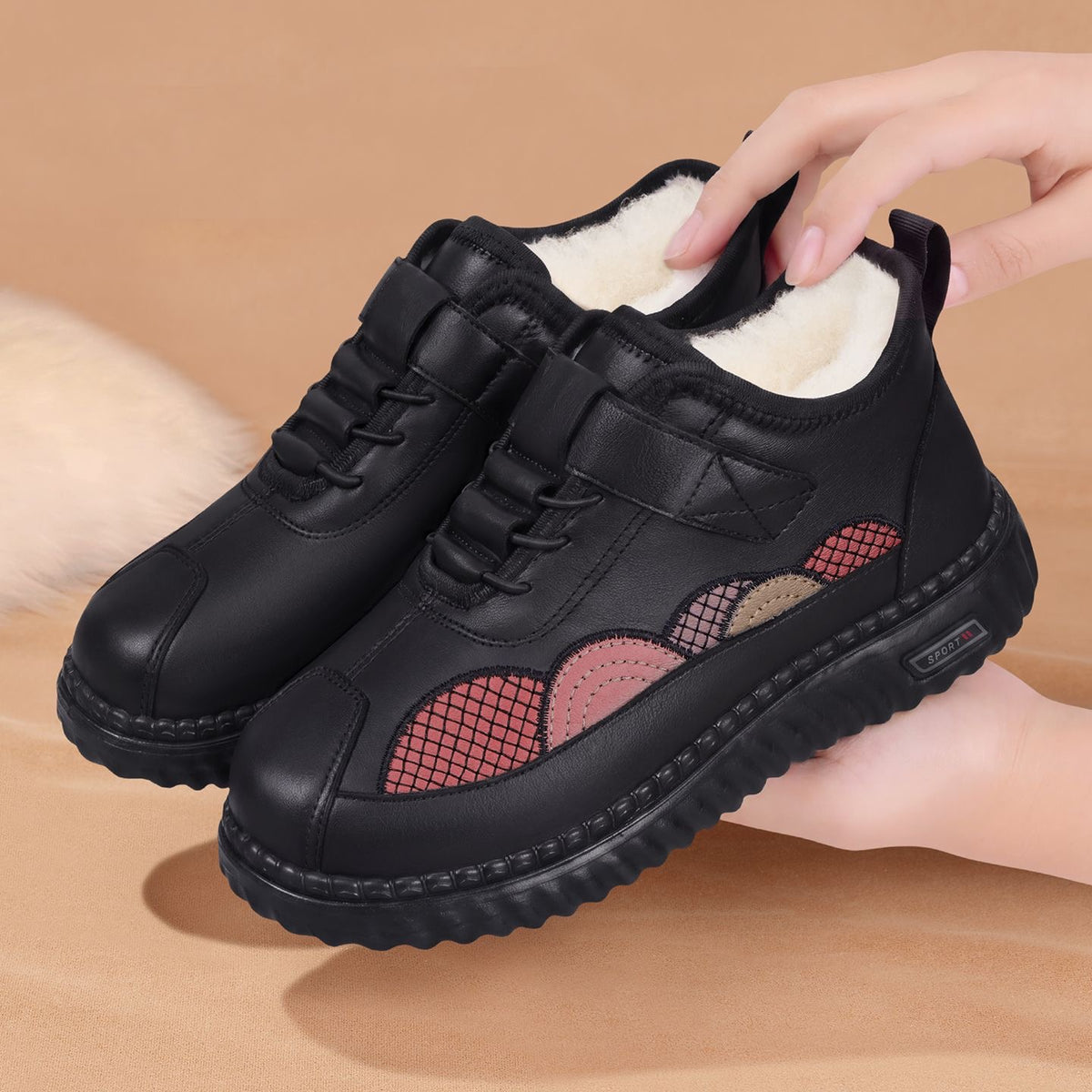Zapatilla abrigada con cierre de velcro
