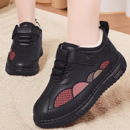 Zapatilla abrigada con cierre de velcro