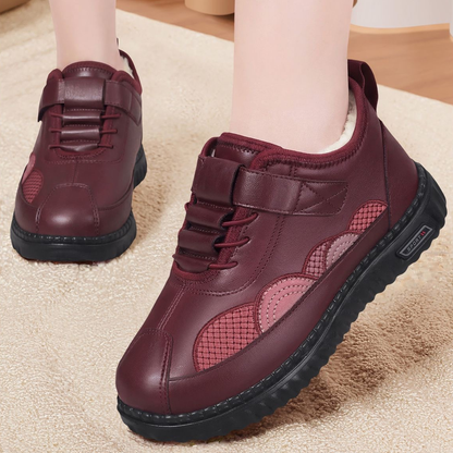 Zapatilla abrigada con cierre de velcro