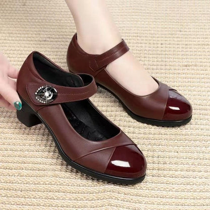 Zapatos de piel con punta redonda y suela blanda