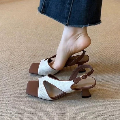Sandalias de diseño exclusivo con punta cuadrada y estilo retro