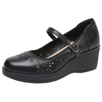 Zapatos de cuero con cuña y agujeros huecos