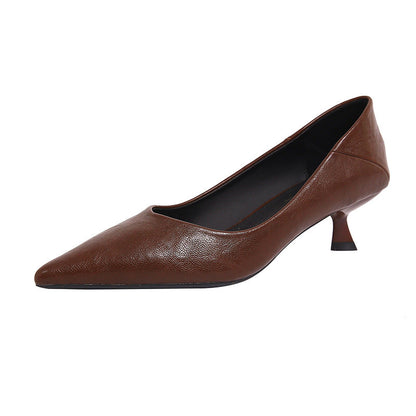 Tacones de piel suave con punta afilada