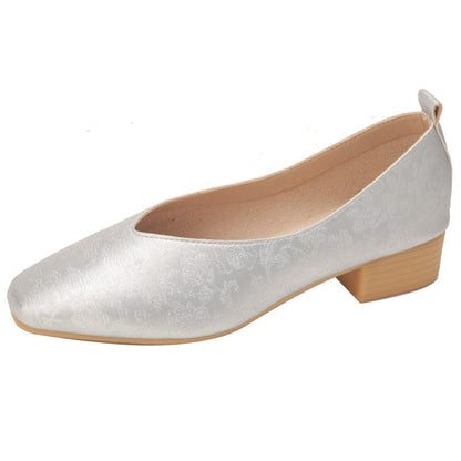 Zapatos casuales de piel con bordado elegante