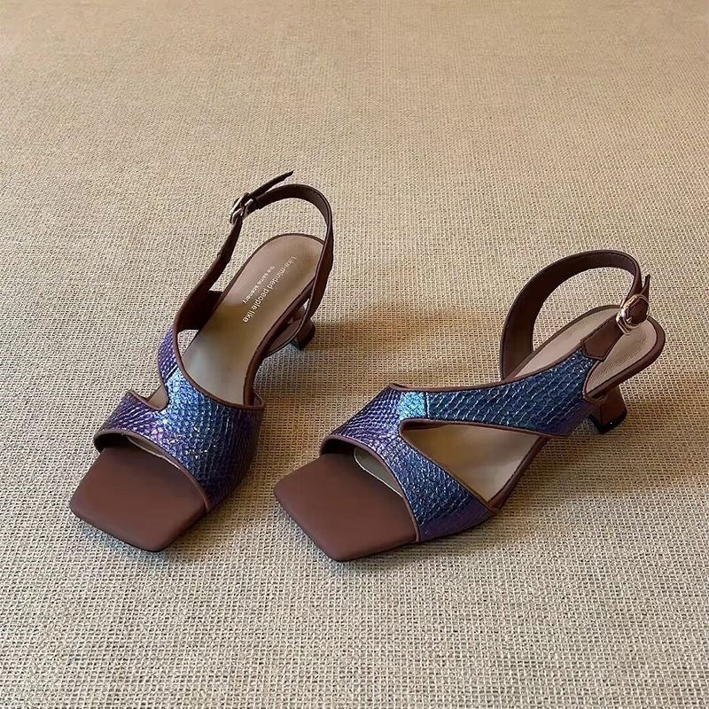 Sandalias de diseño exclusivo con punta cuadrada y estilo retro