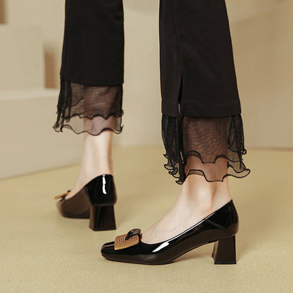 Tacones de charol con punta cuadrada