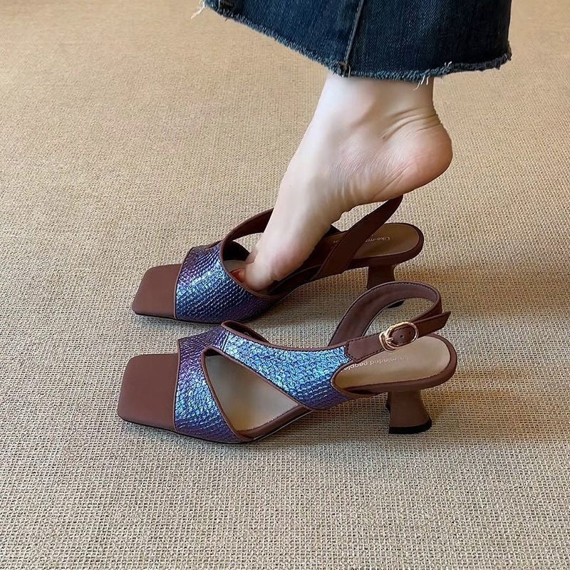 Sandalias de diseño exclusivo con punta cuadrada y estilo retro