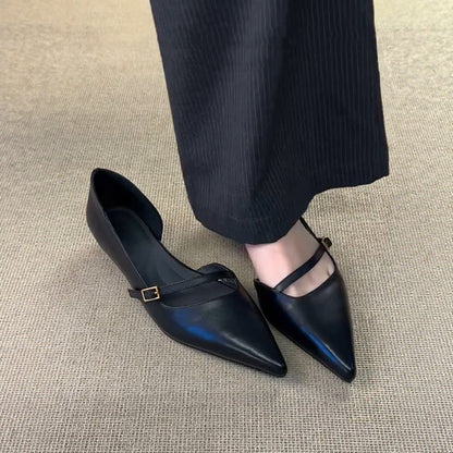 Zapatos de piel cómodos con correa en el empeine