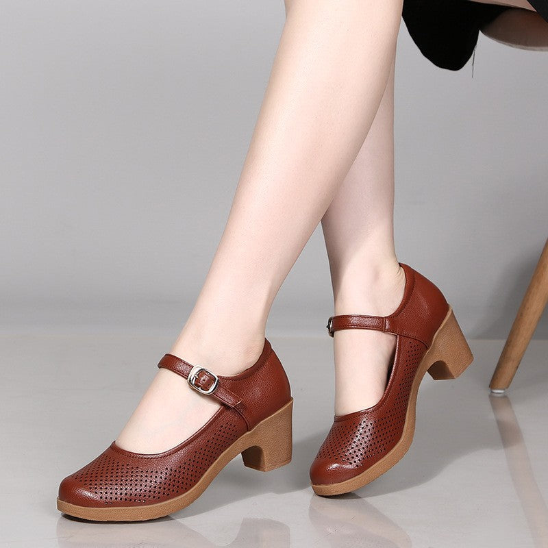 Zapatos de tacón grueso de piel suave y hueca
